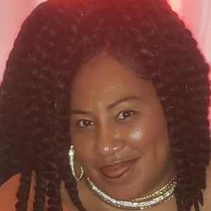 Meet your Posher, Yolanda